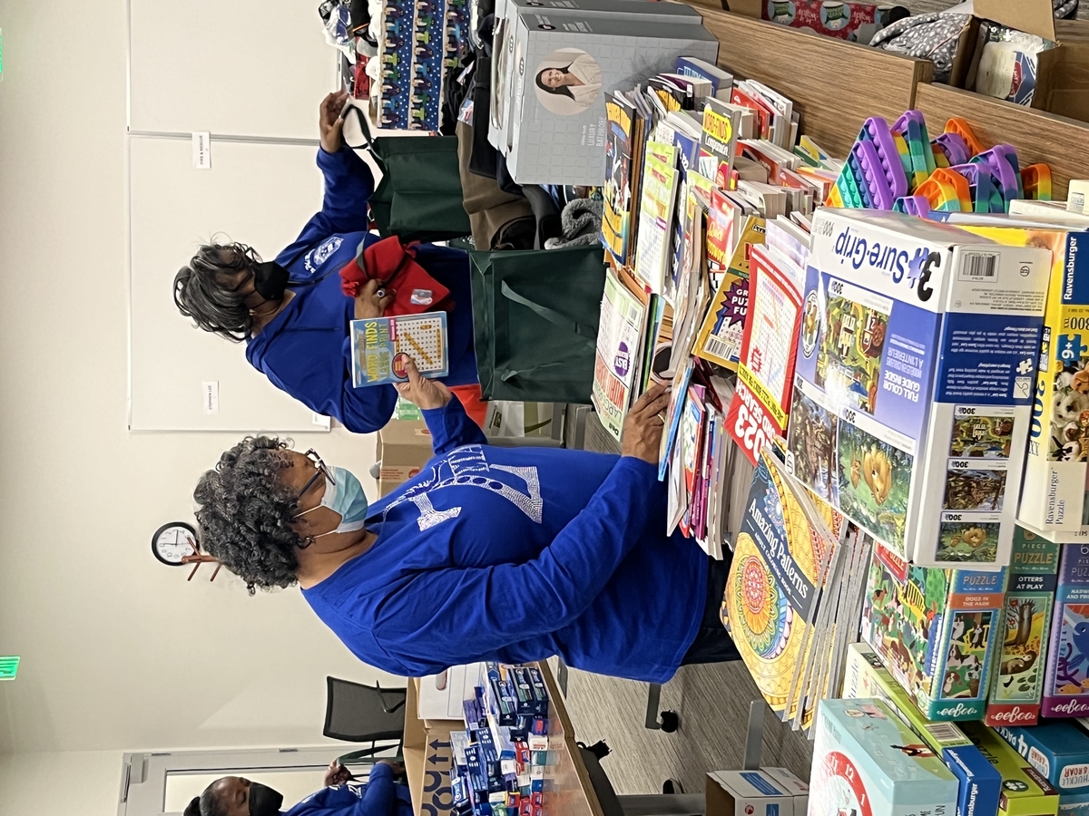 photo of project holiday volunteers