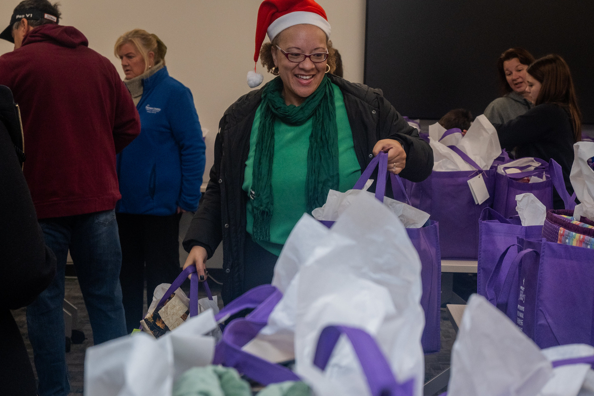 Project Holiday Volunteers