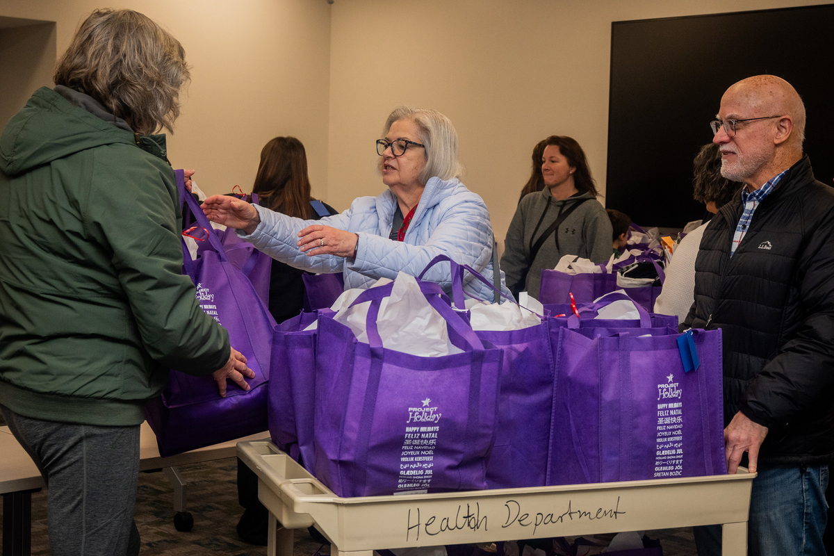 Project Holiday Volunteers