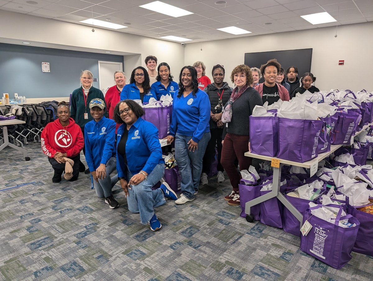 Project Holiday Volunteers