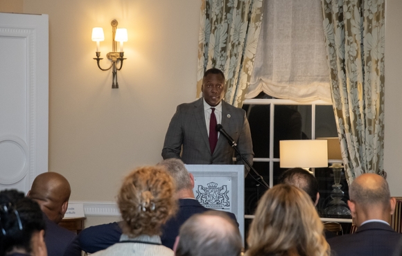 A photo of County Executive Calvin Ball speaking to world leaders at the 2025 Quantum World Congress International Dinner.