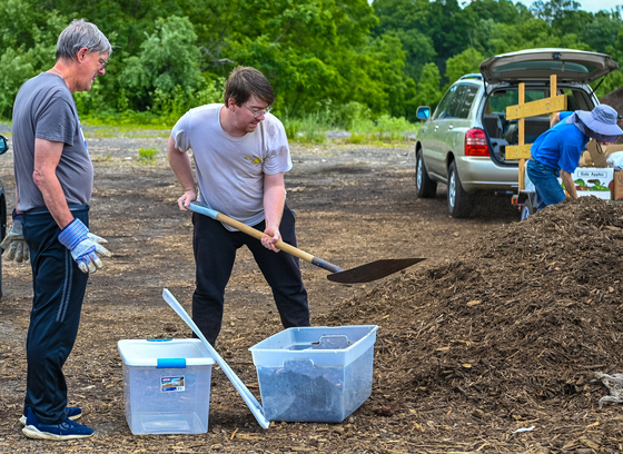residents shoveling hocogro mulch