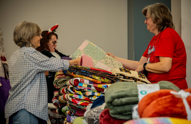 Project Holiday Volunteer