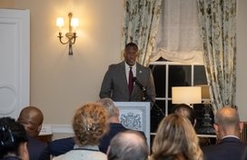 A photo of County Executive Calvin Ball speaking to world leaders at the 2025 Quantum World Congress International Dinner.