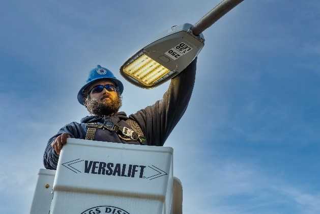 Guy changing streelight